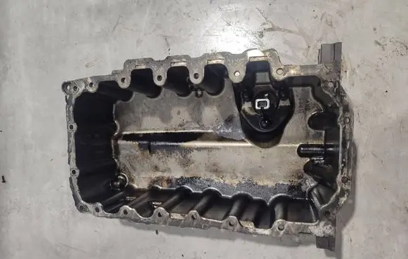 Skoda Octavia Mk3 (5E) Oil sump 04L103603