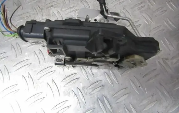 Audi A4 S4 B6 8E 8H Front door lock 4B2837016G
