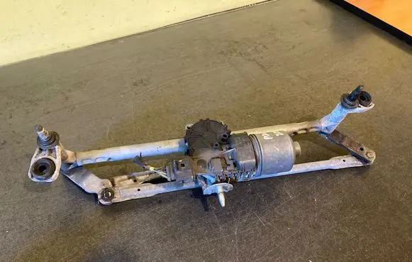 Volkswagen Polo V 6R Front wiper linkage and motor 3397021194 6R1955023A 0390241551