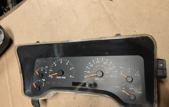Speedometer (instrument cluster)