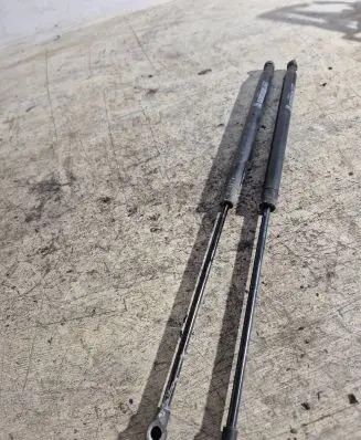 Nissan Primera Tailgate strut 