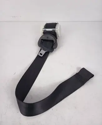 BMW 1 E82 E88 Front seatbelt 33052212