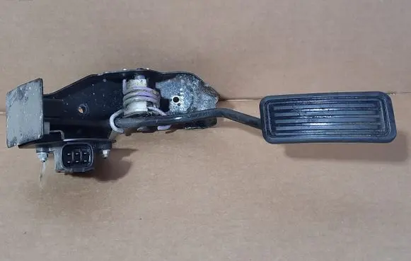 Toyota Avensis T250 Accelerator throttle pedal 7811135030