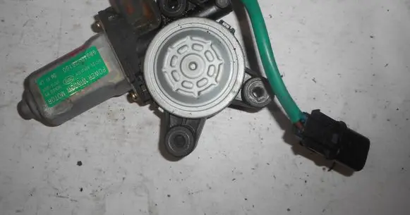 Hyundai Santa Fe Front door window regulator motor 9881026100