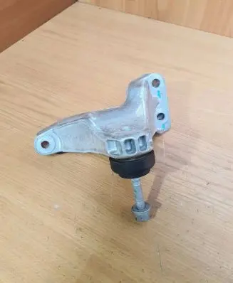 Dacia Spring Engine mounting bracket 112329338R 2022060601