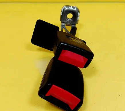 Volkswagen PASSAT B5 Rear seatbelt buckle 3B0857739A