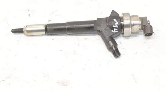 Opel Mokka Fuel injector 55567729