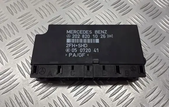Mercedes-Benz C W202 Central body control module 2028201026