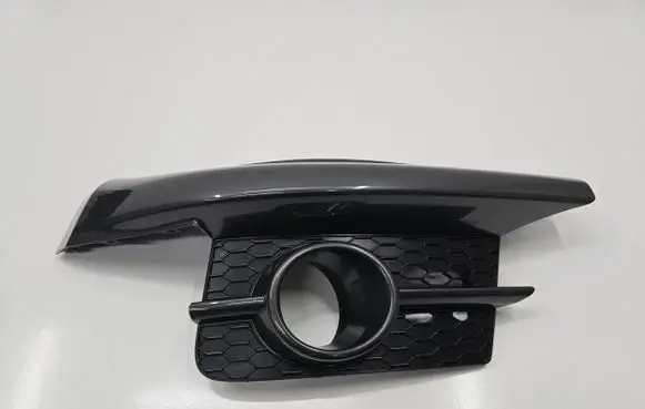 Suzuki Swift I Front bumper lower grill 71781-57K1