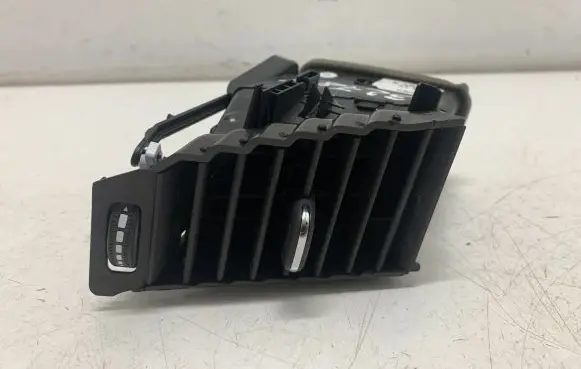 Opel Astra K Dash center air vent grill 39079605 09075