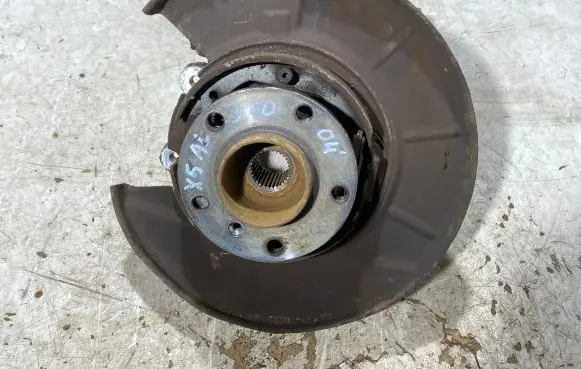 Rear wheel hub spindle/knuckle