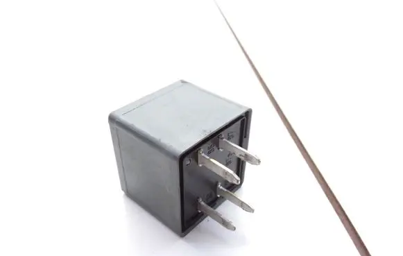 Opel Sintra Hazard warning light relay 12193604