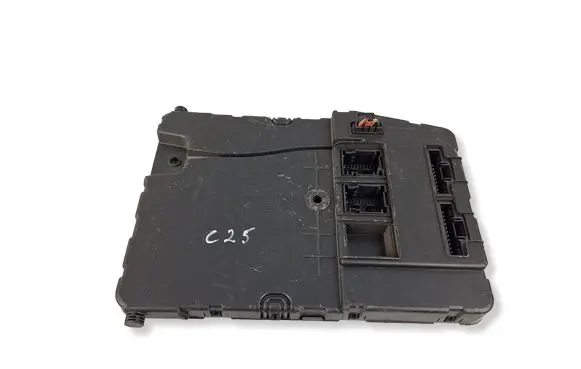 Renault Scenic II - Grand scenic II Fuse module 8200780007