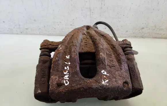 Toyota Corolla Verso E121 Front brake caliper