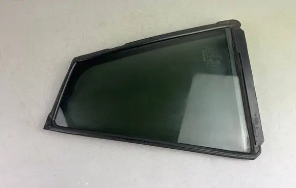Subaru Impreza IV Rear vent window glass 62284FJ010