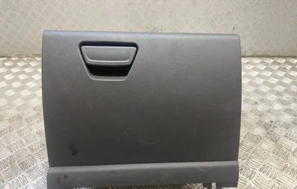 Ford Kuga II Glove box
