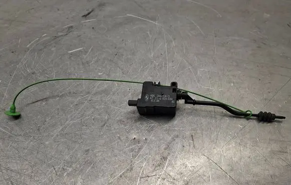 BMW 1 E81 E87 Fuel tank cap lock 67116924684 6924684