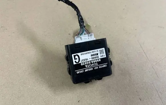 Toyota Avensis T250 Light module LCM 89960-05020