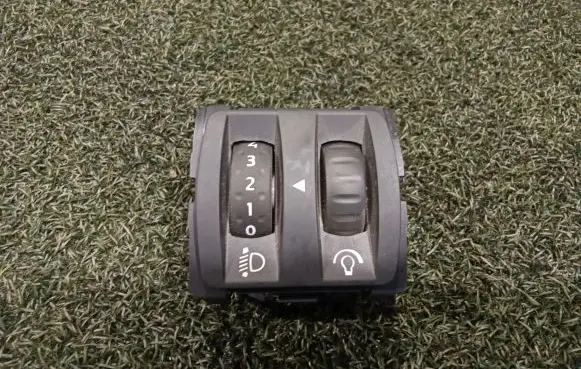 Renault Trafic III (X82) Headlight level height control switch 251900567R