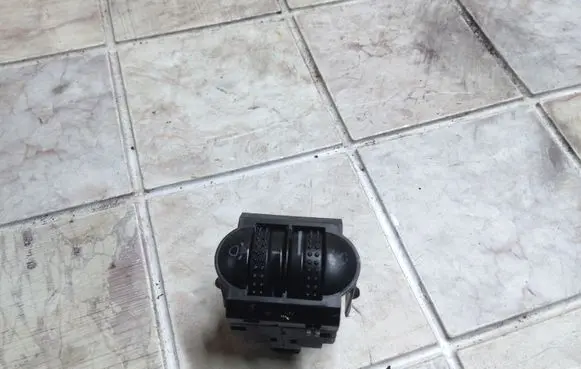 Volkswagen PASSAT B5.5 Headlight level height control switch 3B0941333
