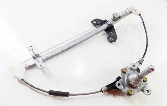 Rear door manual window regulator