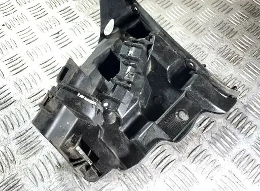 Volvo XC70 Front bumper mounting bracket 31214961