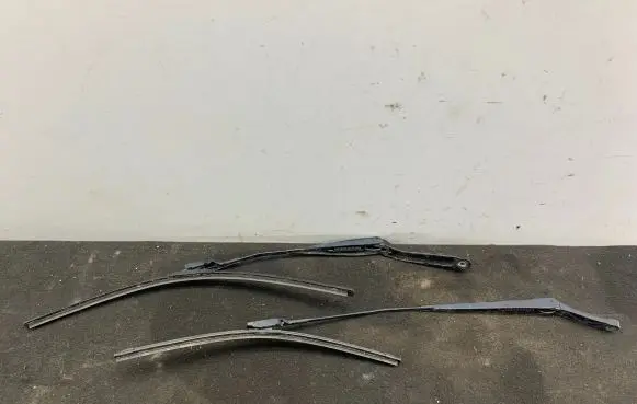 Skoda Superb B6 (3T) Front wiper blade arm 3T2955410A