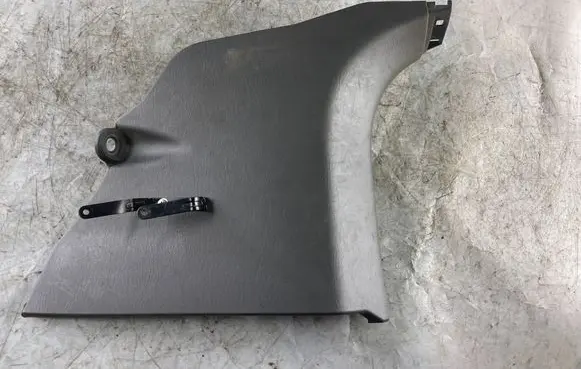 Foot area side trim