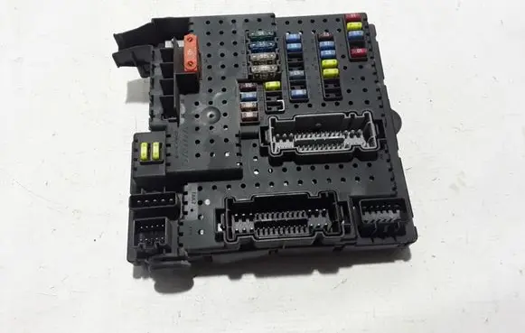 Volvo XC70 Fuse module