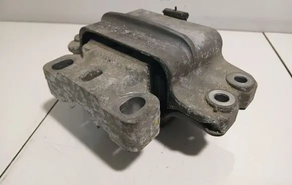 Volkswagen Golf V Engine mount bracket 1K0199555