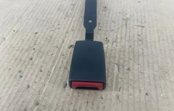 Skoda Fabia Mk2 (5J) Front seatbelt buckle 5J0858471 33057635 33058942