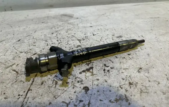 Toyota Corolla Verso AR10 Fuel injector 236700R020 09H32830