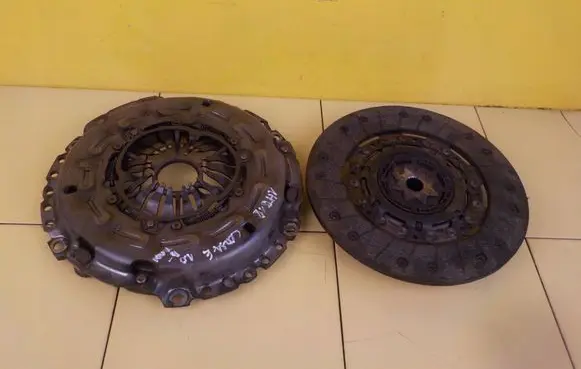 Opel Corsa E Clutch set kit 55593662 B10XFT SPRZEGLO