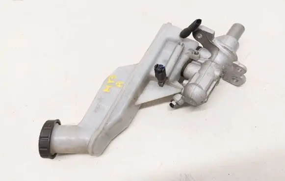 Master brake cylinder
