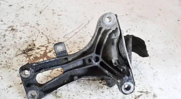Volkswagen PASSAT B5 Engine mounting bracket 8D0199308AB