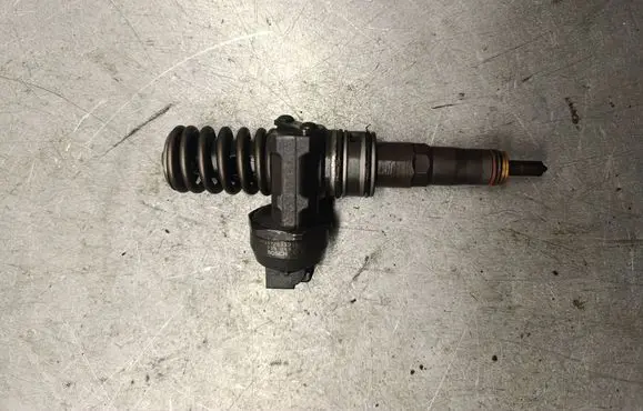 Volkswagen Polo Fuel injector 038130073BN