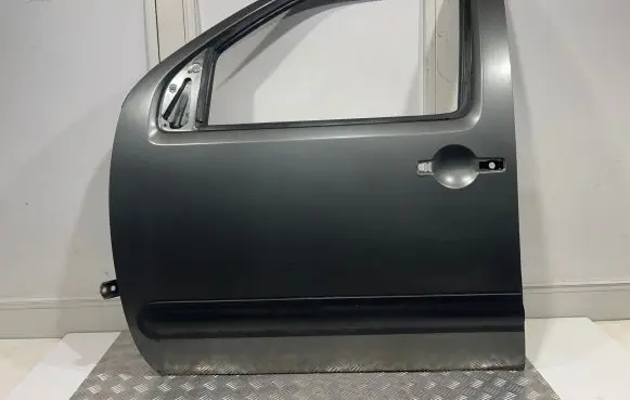 Nissan Pathfinder R51 Front door