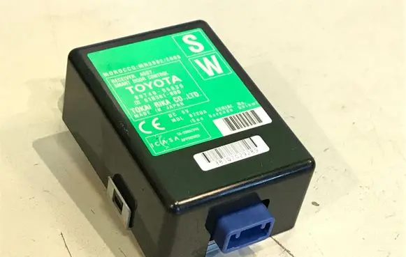 Toyota Avensis T270 Door control unit/module 8974005030 61B381000