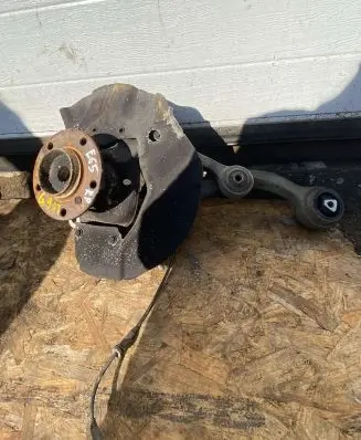 BMW 7 E65 E66 Front wheel hub spindle knuckle 6773173 G947
