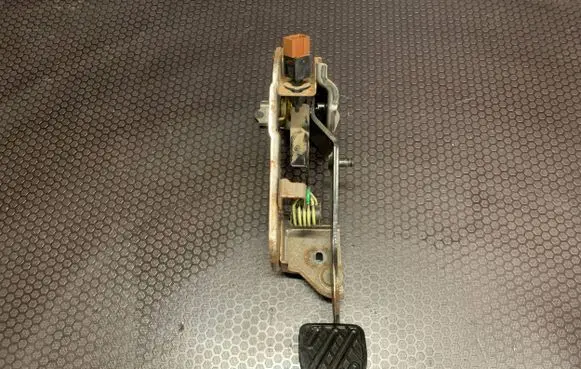 Nissan X-Trail T31 Clutch pedal B665 HJ1H