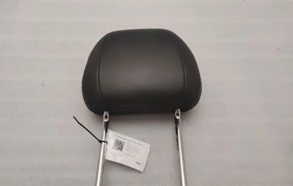 Ford Mustang VI Front seat headrest 