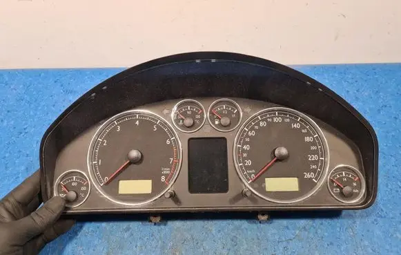 Volkswagen Sharan Speedometer (instrument cluster) 7m3920840M