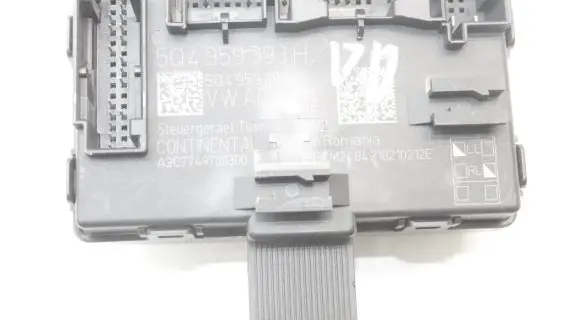 Skoda Octavia Mk4 Door control unit/module 5Q4959393H