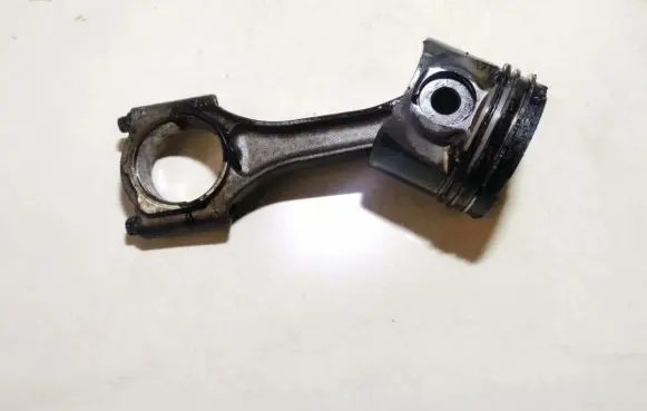 Opel Vectra B Piston with connecting rod 645