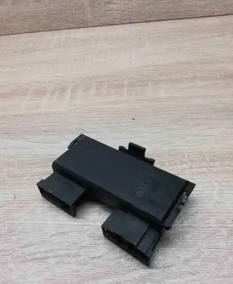 Volkswagen PASSAT B3 Tail light bulb cover holder 333945259