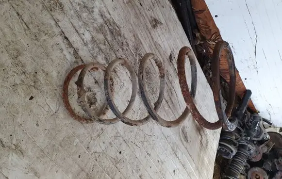 Mitsubishi Pajero Sport I Rear coil spring NOCODE