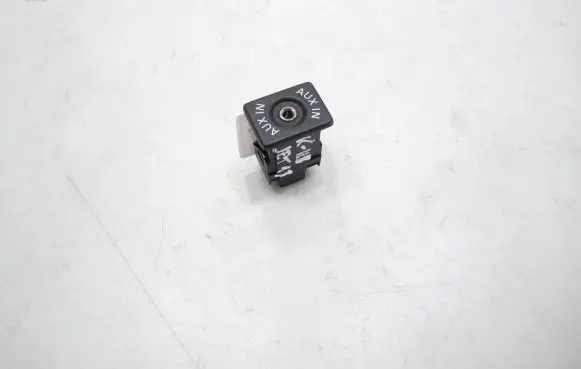 Volkswagen Jetta VI AUX in-socket connector 5M0035724