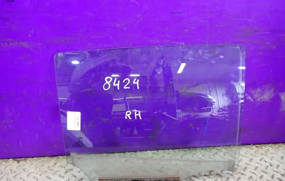 Hyundai i20 (PB PBT) Front door window glass four-door