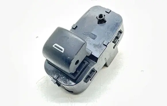 Chevrolet Malibu Electric window control switch 84139701
