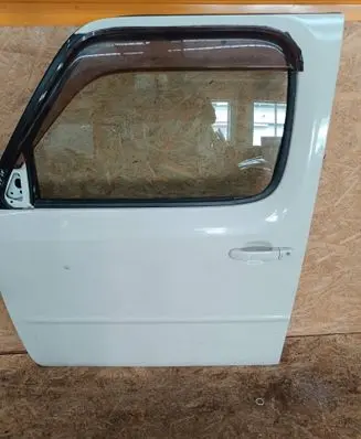 Nissan Cube Z11 Front door